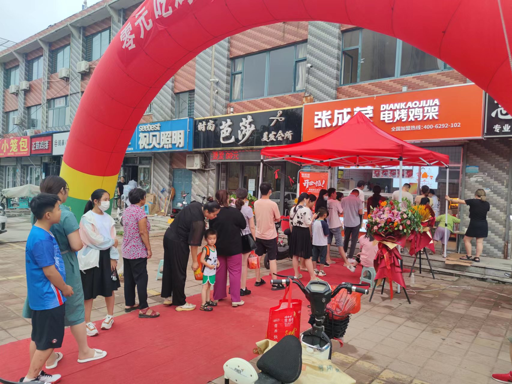 饈廚香辣雞架飯加盟品牌在市場(chǎng)經(jīng)營(yíng)上的優(yōu)勢(shì)是什么？