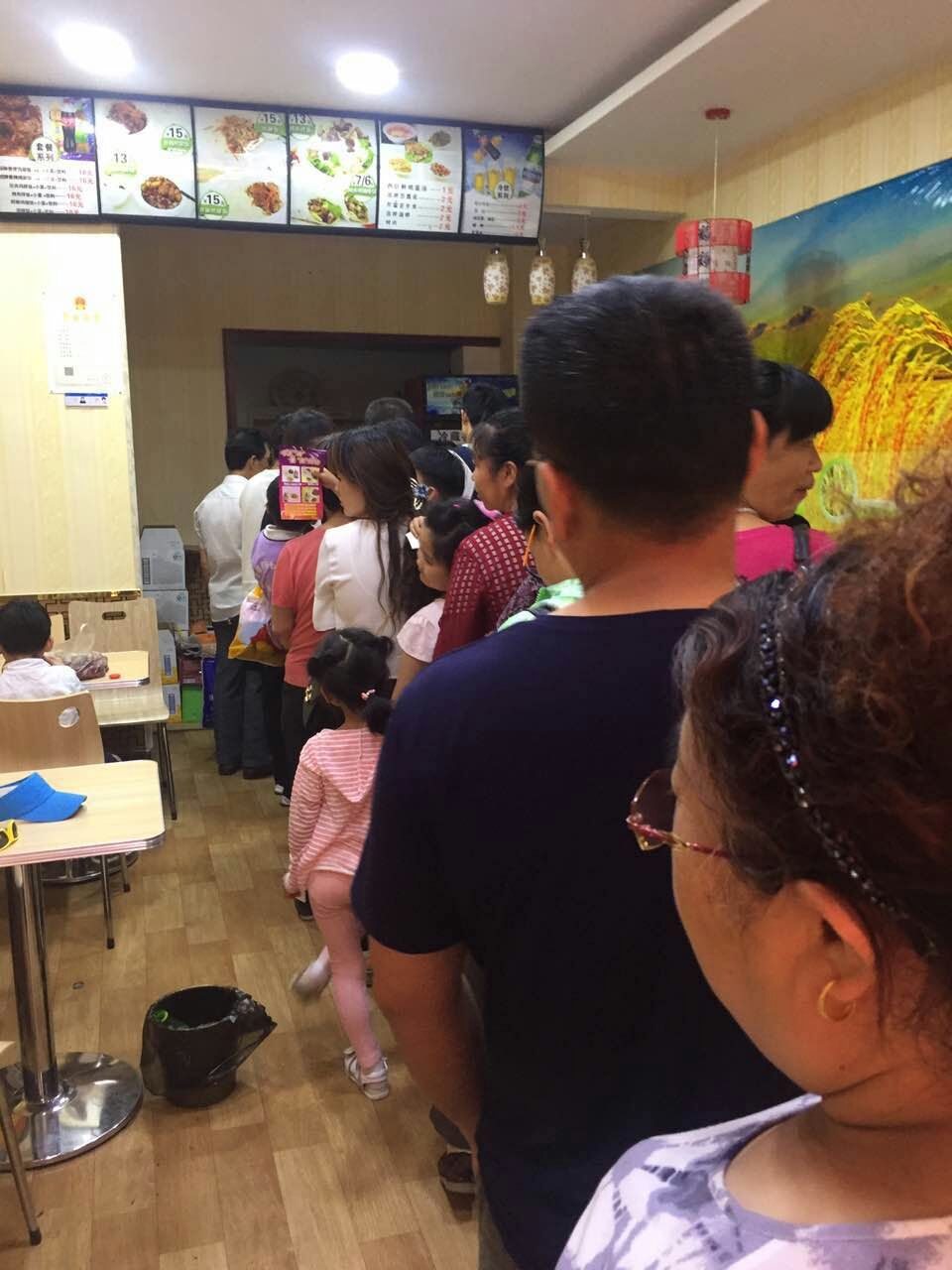 震驚一眾吃貨|踏破門(mén)檻的張成榮香辣雞架飯濰坊店