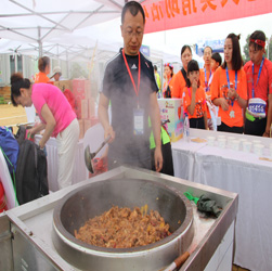 趕在馬云無(wú)人快餐店之前 這家香辣雞架飯店已經(jīng)不要錢(qián)