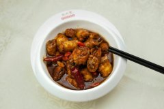 張成榮香辣雞架飯加盟占據(jù)很大市場(chǎng) 開店無壓力