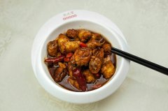 張成榮香辣雞架飯是成熟的創(chuàng)業(yè)項目 可輕松開店立業(yè)