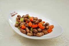 張成榮香辣雞架飯加盟條件不嚴(yán)格,帶著你的熱情來(lái)就好