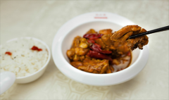 張成榮香辣雞架飯，搶占外賣(mài)市場(chǎng)得先機(jī)