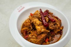 張成榮香辣雞架飯加盟品牌在市場經(jīng)營上的優(yōu)勢是什么？