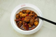 加盟張成榮香辣雞架飯店總部優(yōu)勢大經(jīng)營才能夠更加的順暢