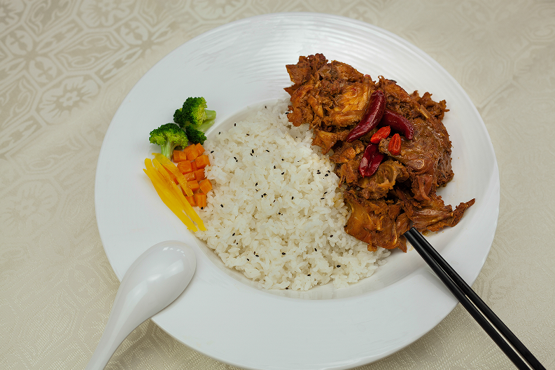 饈廚香辣雞架飯加盟費(fèi)少，利潤不錯(cuò)